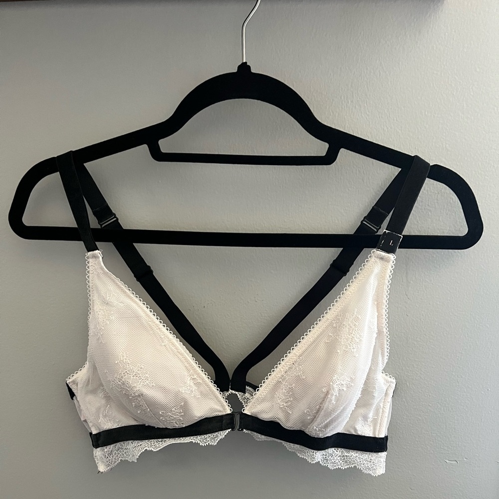Victoria’s Secret White Lace and Black Velvet Bra Front Clasp